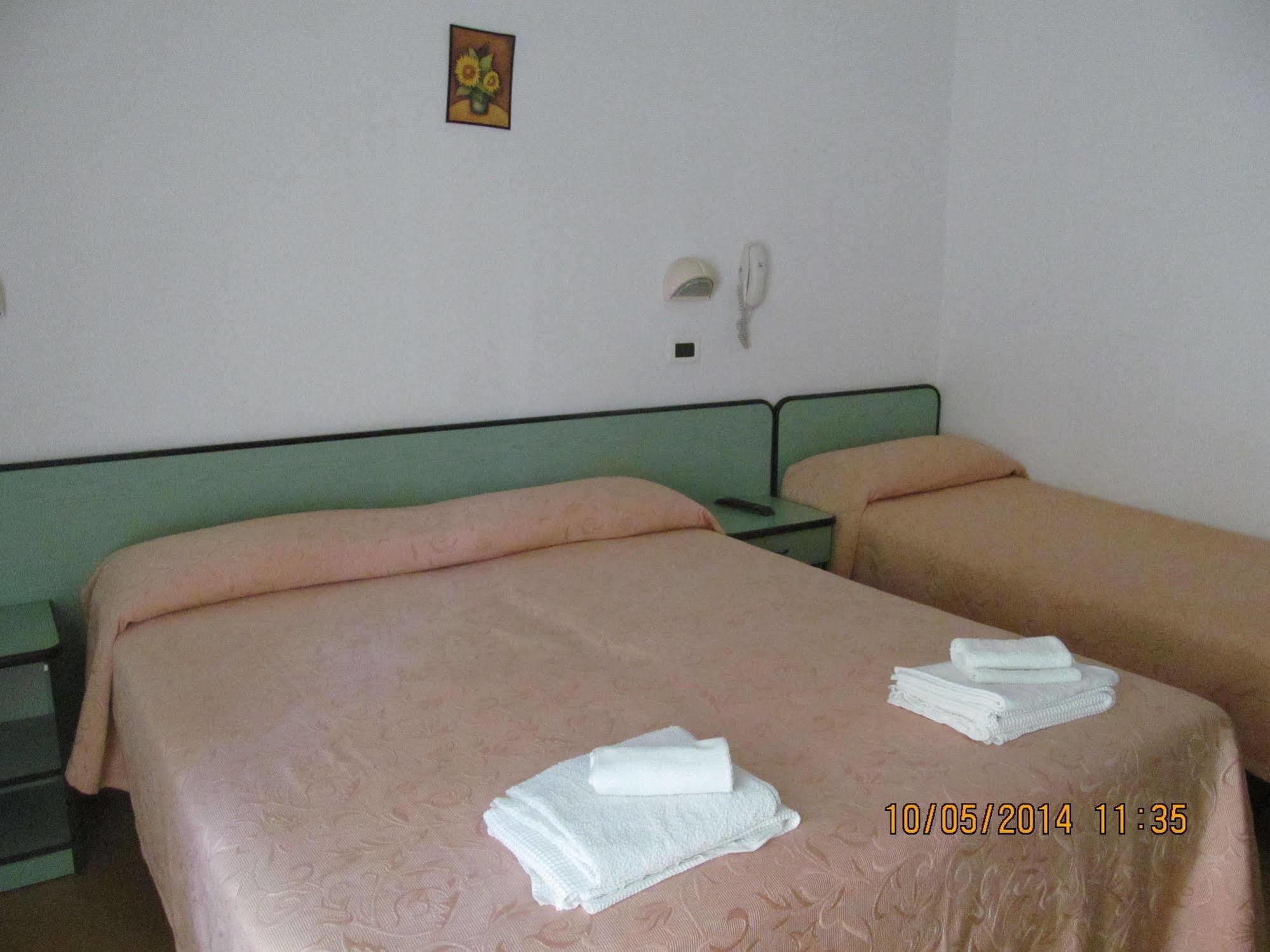 Hotel Edward Беллария-Иджеа-Марина Экстерьер фото